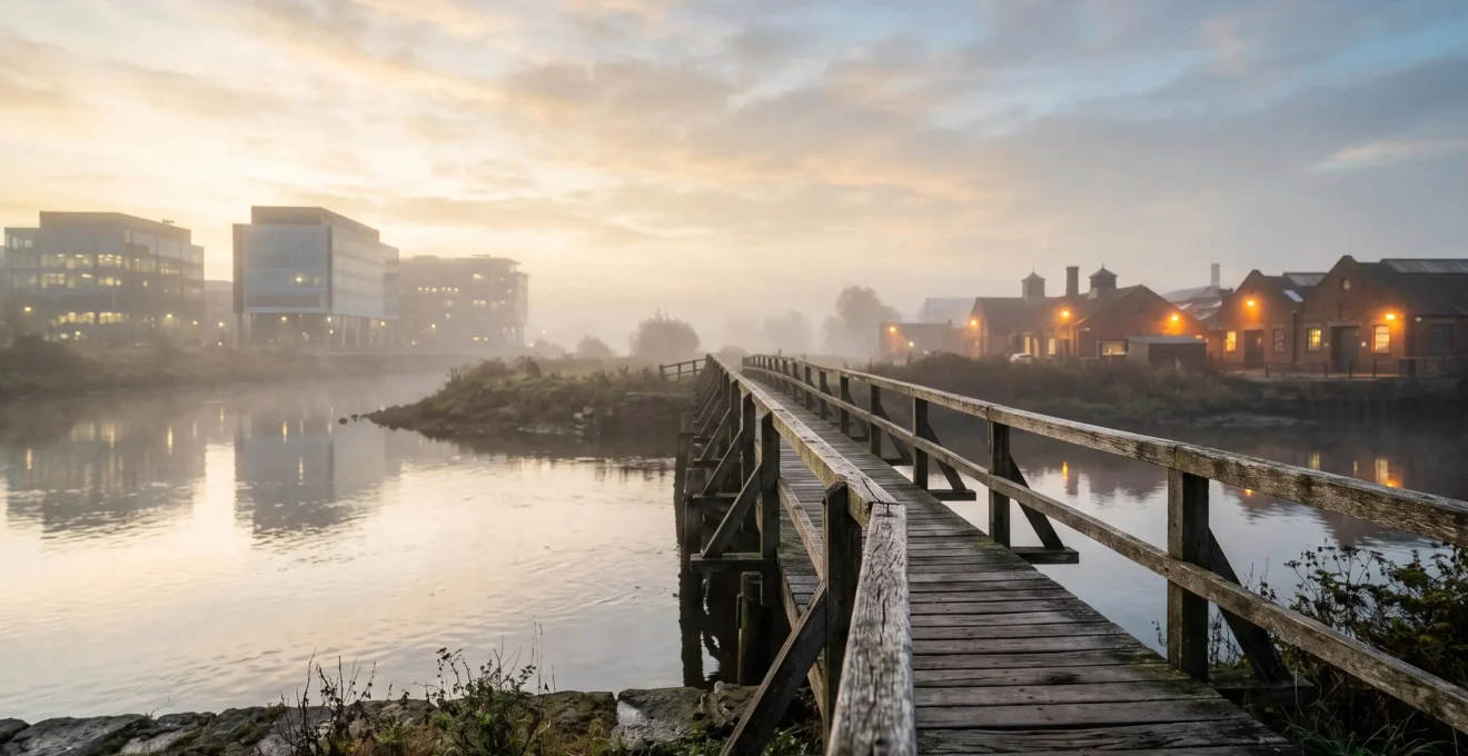 Pont symbolique reliant deux rives au lever du jour, illustrant la pertinence durable de Facebook comme connecteur entre générations et écosystèmes d'entreprises en 2025.